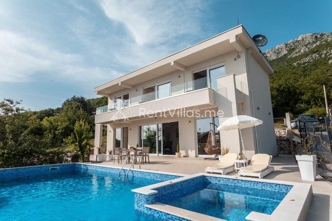 WHITE BEAUTY VILLA