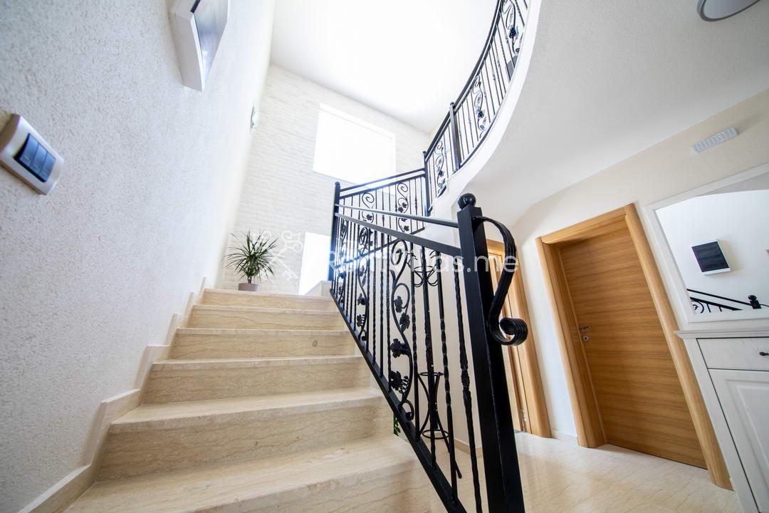 VILLA STEMI