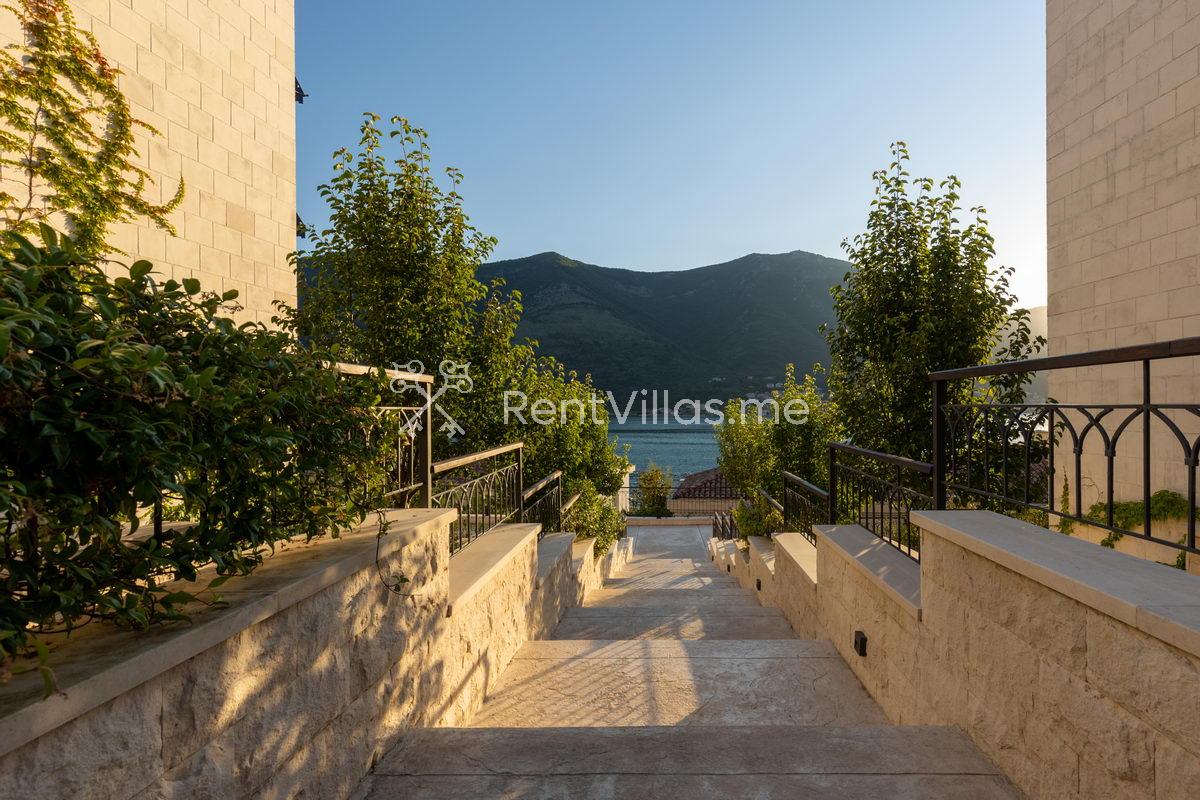 HUMA KOTOR BAY BEACHFRONT VILLAS