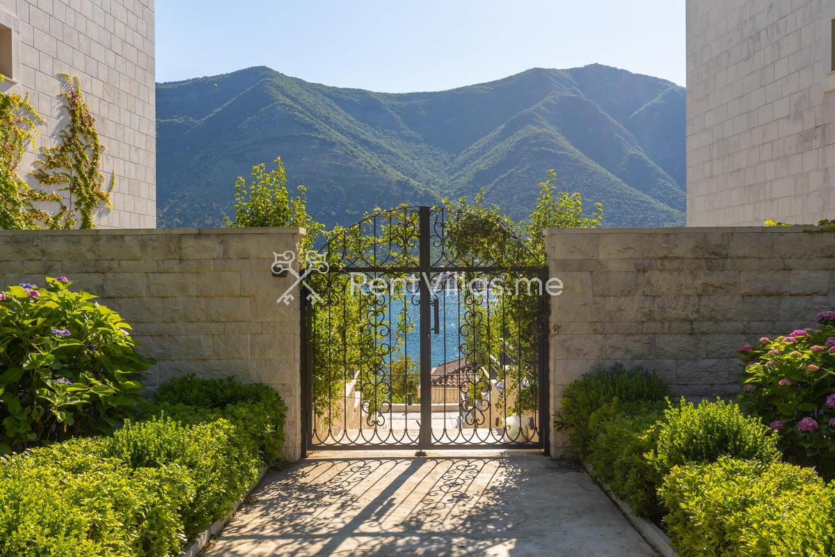 HUMA KOTOR BAY BEACHFRONT VILLAS