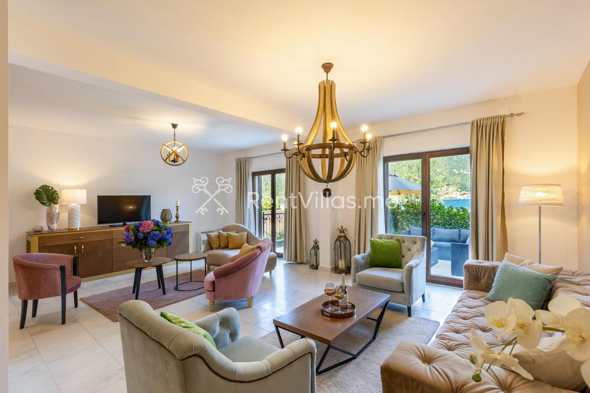 HUMA KOTOR BAY BEACHFRONT VILLAS