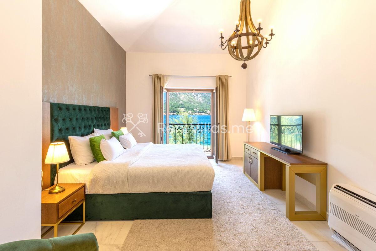 HUMA KOTOR BAY BEACHFRONT VILLAS